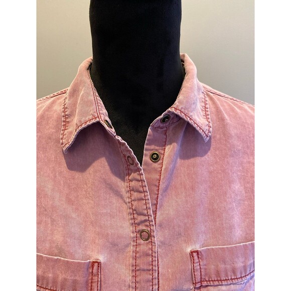Express Blouse Button Down Snaps Size Medium Distressed Pink Collared Pockets - Picture 3 of 11